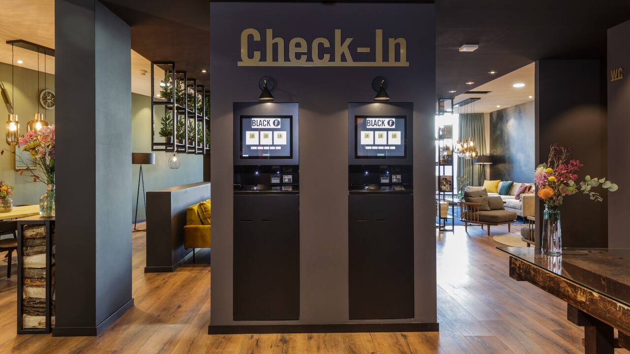 2x Check-in Terminal in einem Serviced Apartment