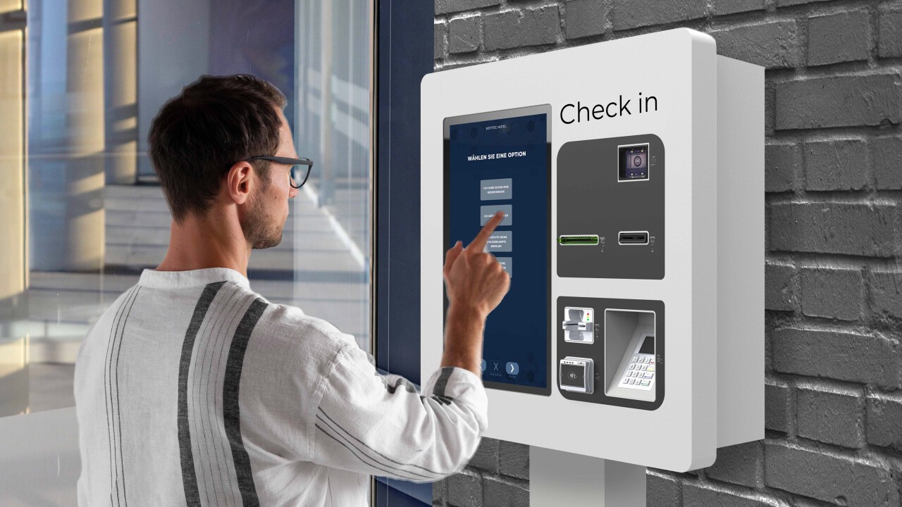 Mit dem SoftTec CheckIn-Kiosk kontakt- und personallos einchecken