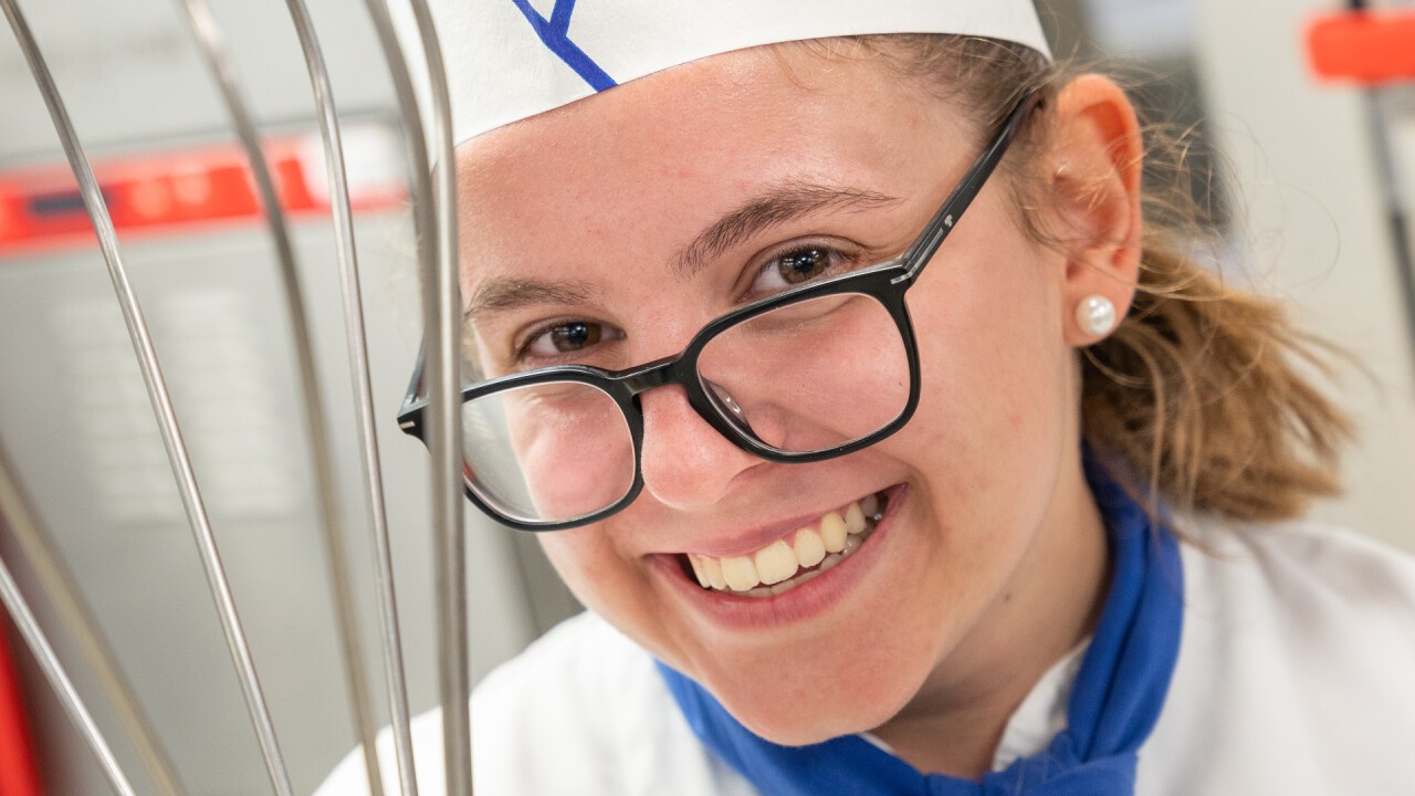 Elena Schweizer, Gewinnerin der ersten Austragung von #SVGfuture; damals im 2. Lehrjahr als Köchin EFZ im Spitalzentrum Oberwallis, Standort Visp (©Rolf Neeser, Salz & Pfeffer)